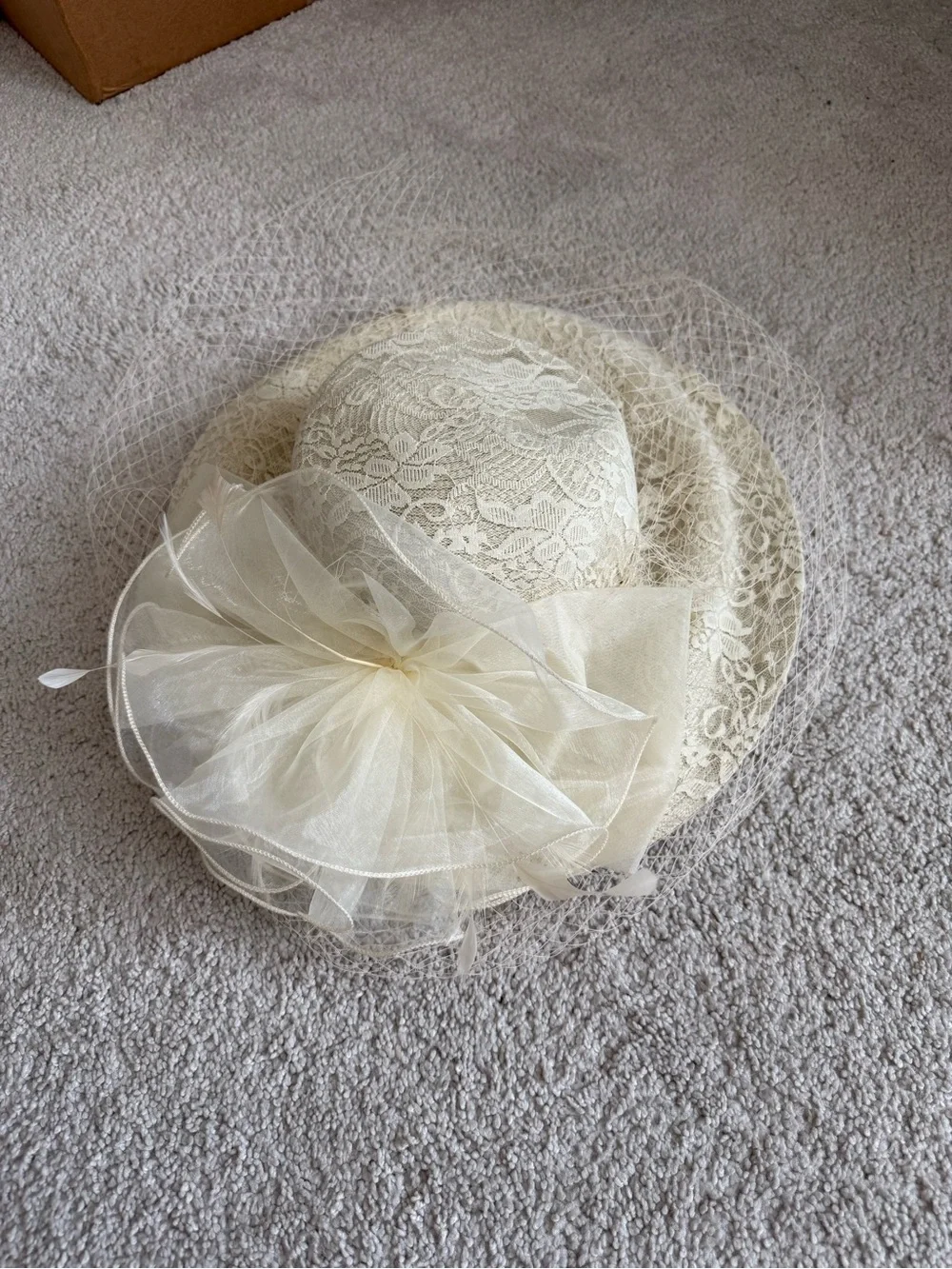 Vintage Ivory Lace Church Hat w/ Veil & Organza Bow Women’s Dress Fascinator